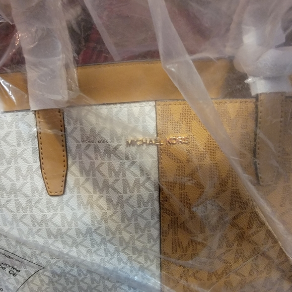 NWT Michael Kors Jet Set Travel Medium Shoulder Tote Bag - Picture 2 of 6